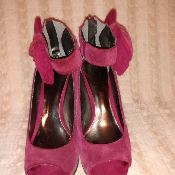 Carlos Santana Peep toe Pump - Picture 3 of 5